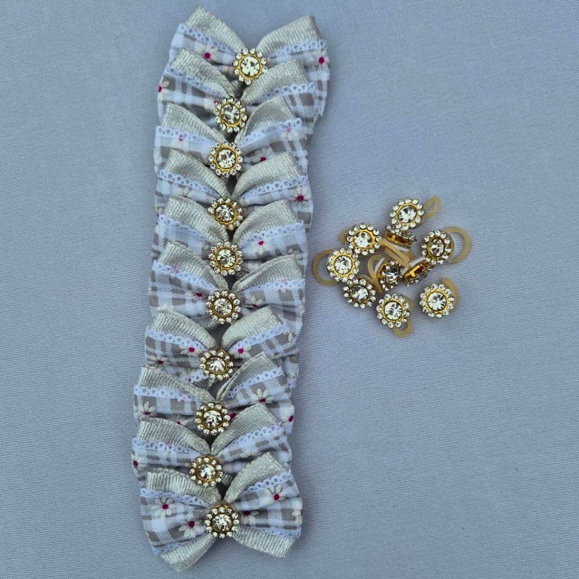 Laços e Joinhas de Penteado Pet Prata - Imagem 1